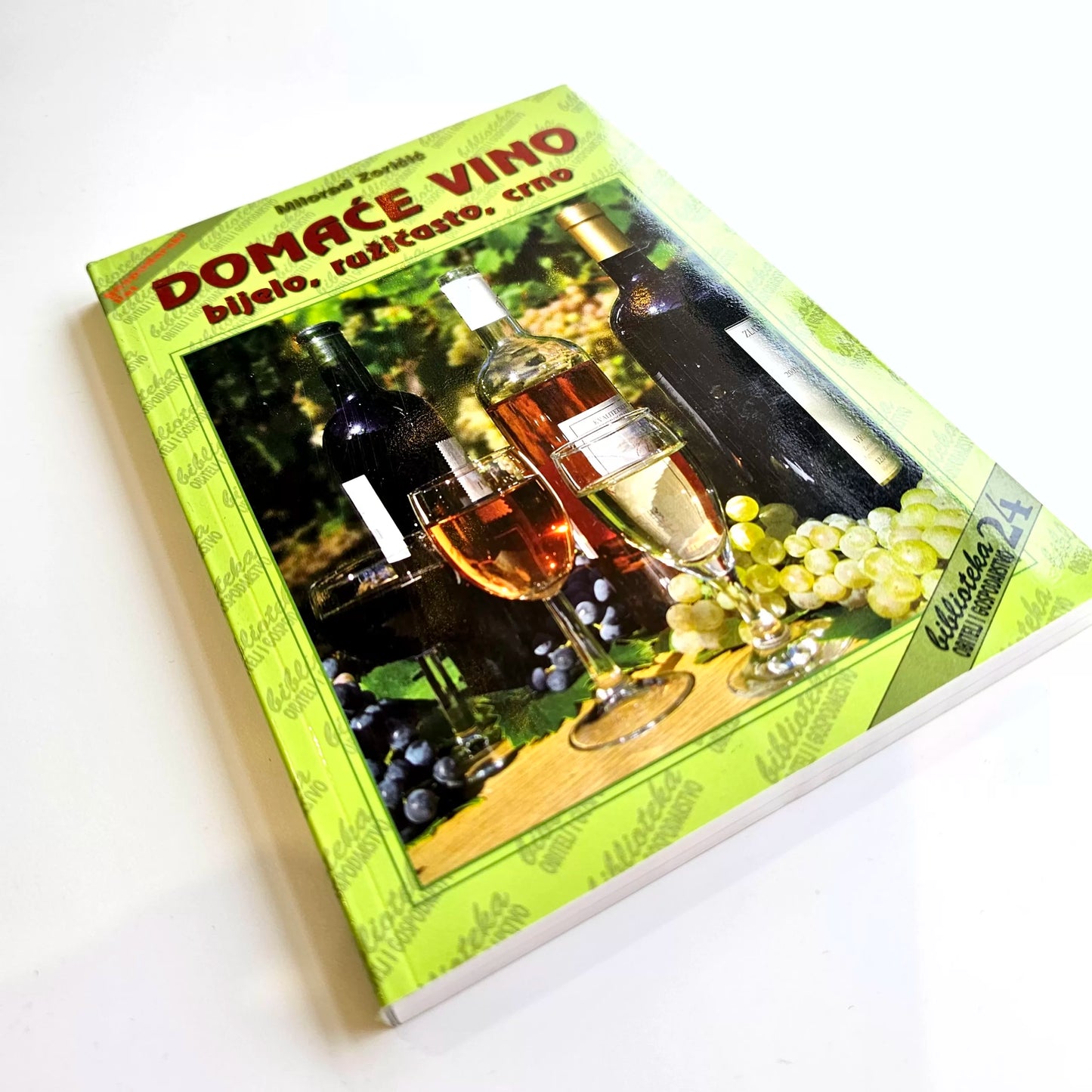 Domaće Vino - Bijelo, Ružičasto, Crno Book cover of 'Domáce Vino' with wine bottles and glasses on a white background